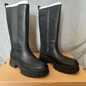 UGG, W Ashton High Chelsea, black boots